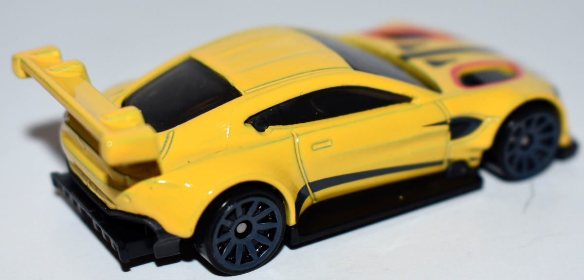 Hot Wheels - Aston Martin Vantage GTE – Global Diecast Direct