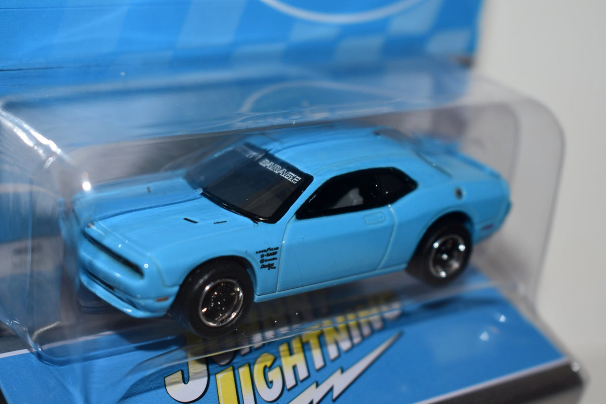 Johnny Lightning Pro Collectors Series Petty's Garage 2014 Dodge Challenger SRT8