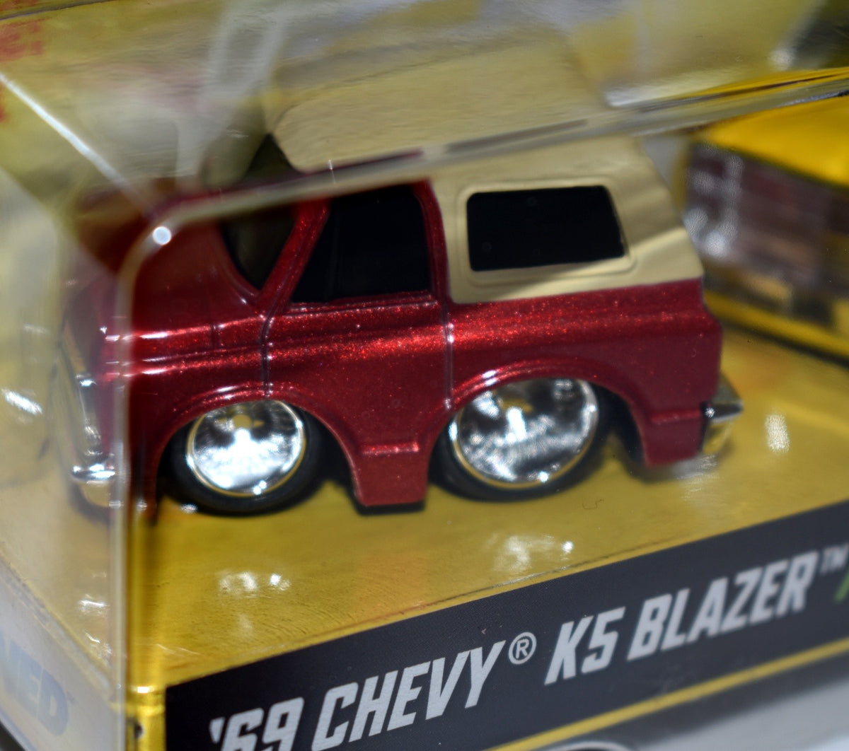 MGA Entertainment - CarTuned Chevy Truck Set - Custom 69 Chevy Blazer & 87 Chevy C10 Pickup Truck