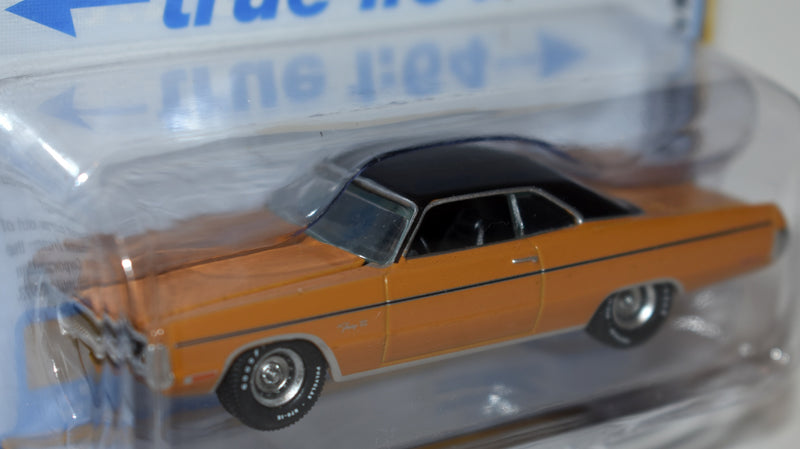 Auto World - 1971 Plymouth Sport Fury GT (Copy)-2