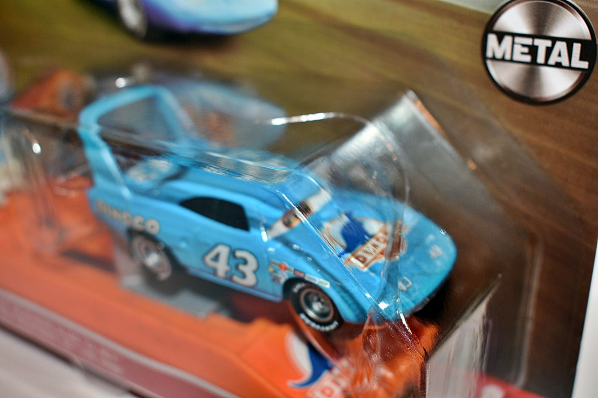 Diseny CARS -  The King Plymouth Superbird and Pit Crew set