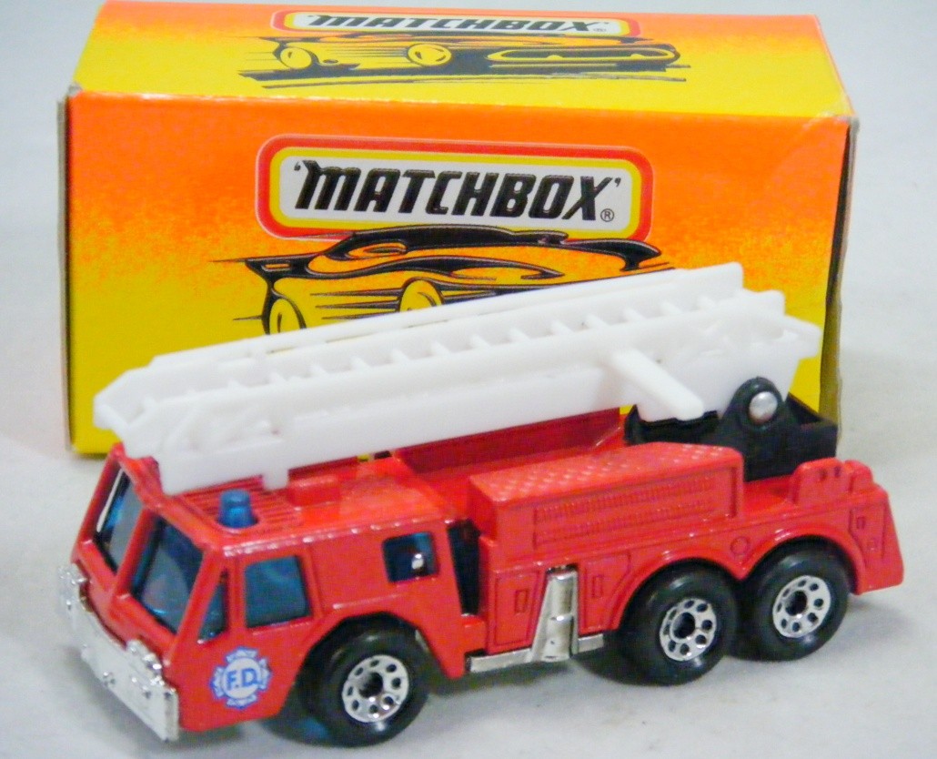Matchbox - Oshkosh Extended Ladder Fire Engine