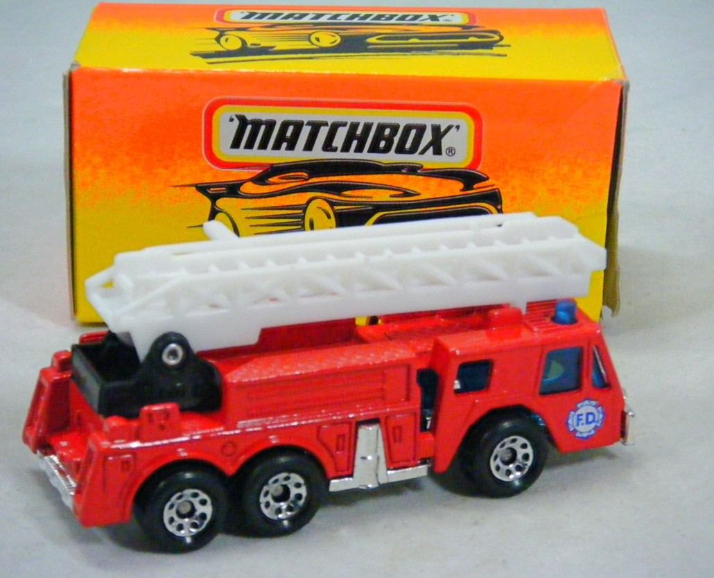 Matchbox - Oshkosh Extended Ladder Fire Engine