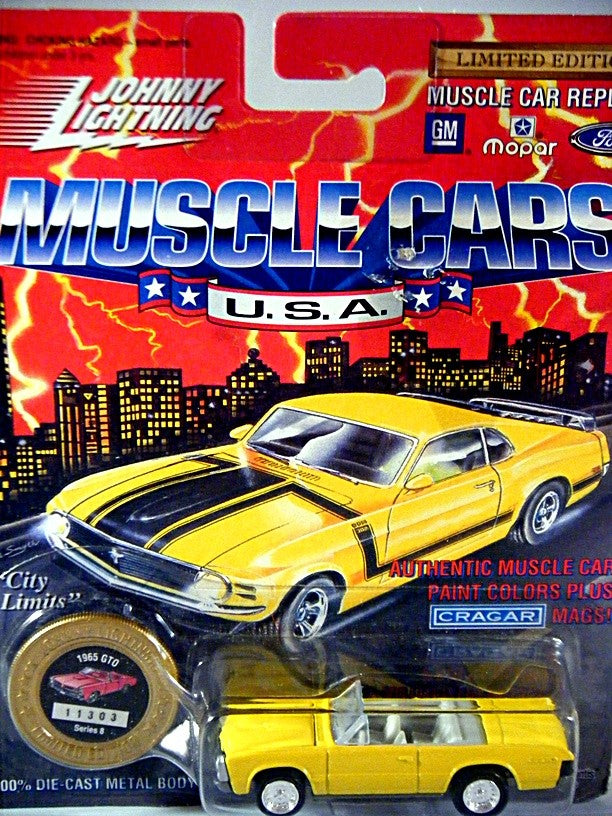 Johnny Lightning Muscle Cars USA 1965 Pontiac GTO Convertible