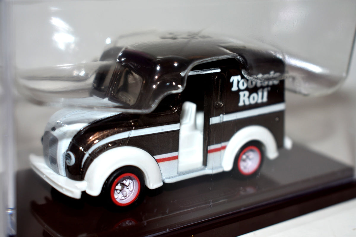 Matchbox Mattel Creations - Tootsie Roll Divco Delivery Truck