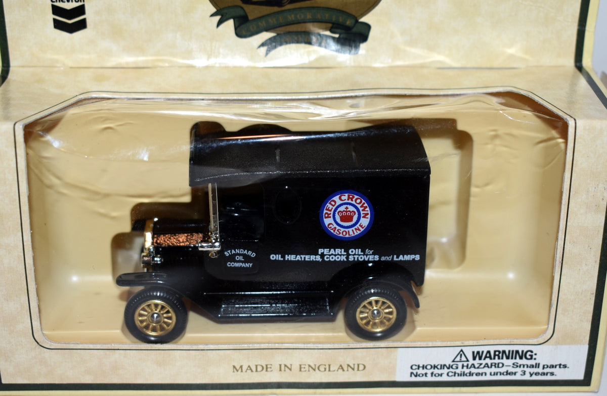 Lledo - Model T Ford  Red Crown Gasoline Pearl Oil Van