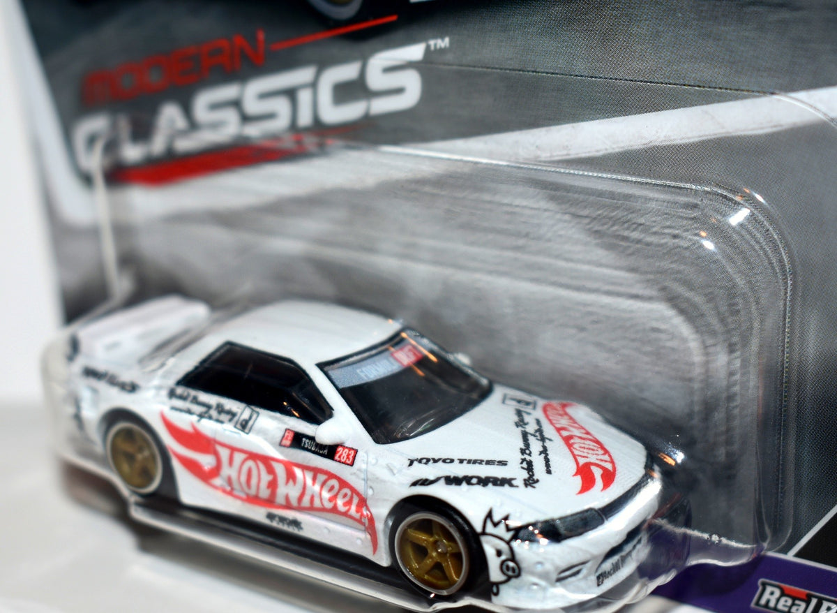 Hot Wheels Premium - Modern Classics - Nissan Skyline GT-R (R32) Pandem