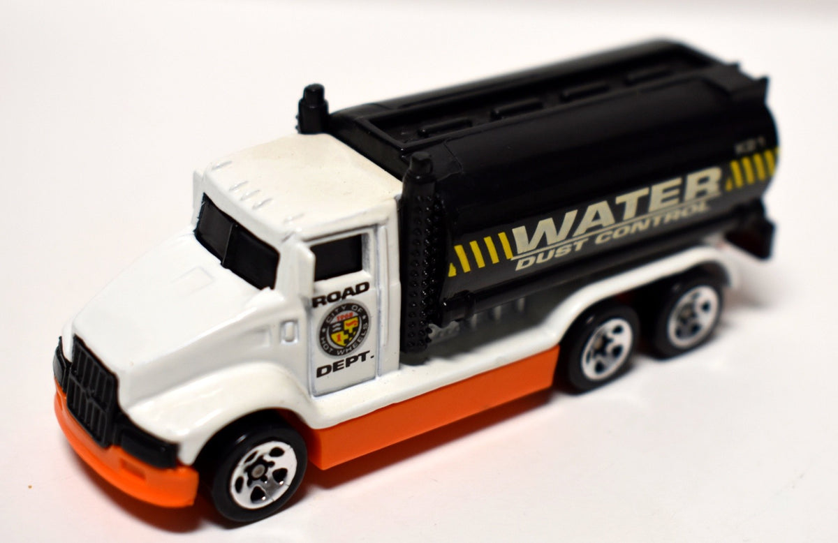 Hot Wheels (1997)  Peterbuilt Tank Truck - Road Dept Dust Control