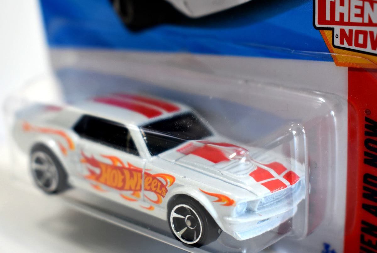 Hot Wheels -  1967 Ford Mustang Coupe