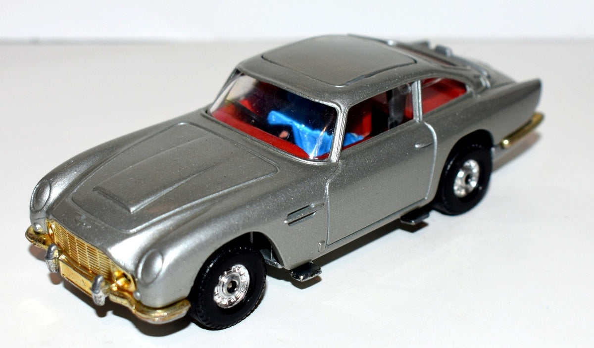 Corgi 270 - James Bond Aston Martin with Gold Grille and Bumpers
