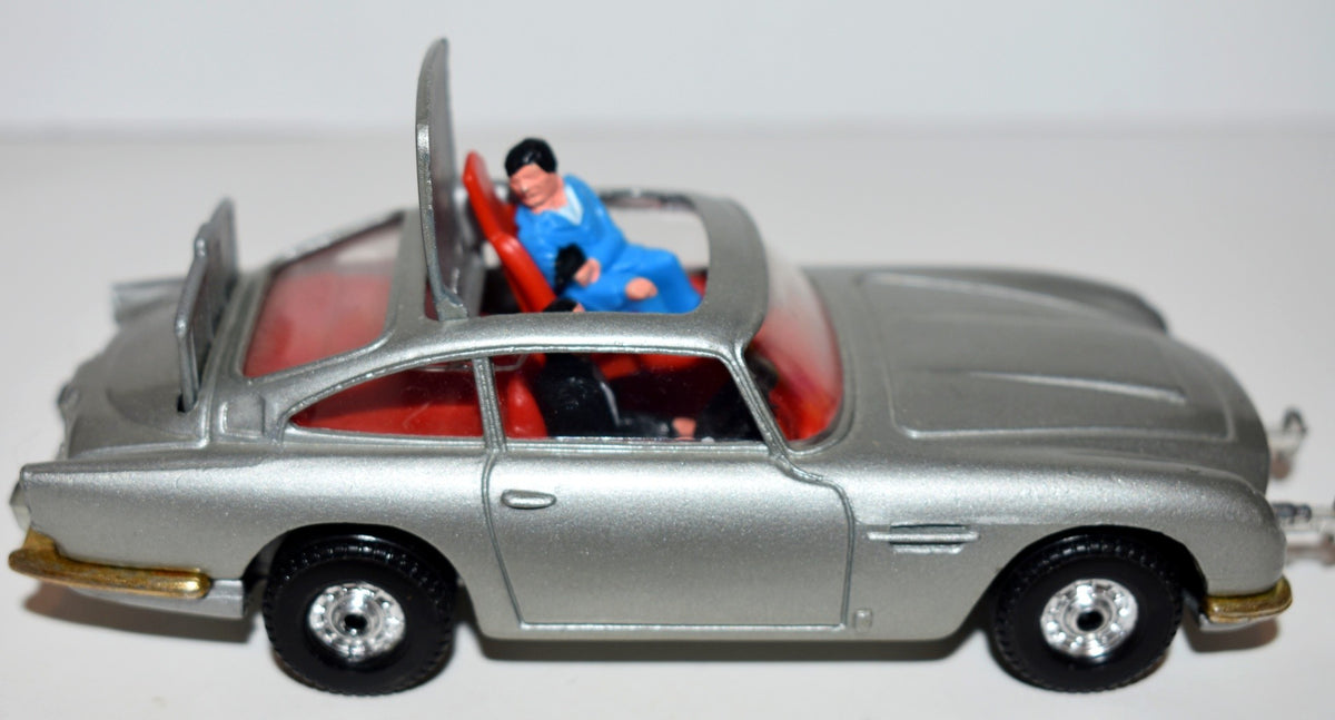 Corgi 270 - James Bond Aston Martin with Gold Grille and Bumpers