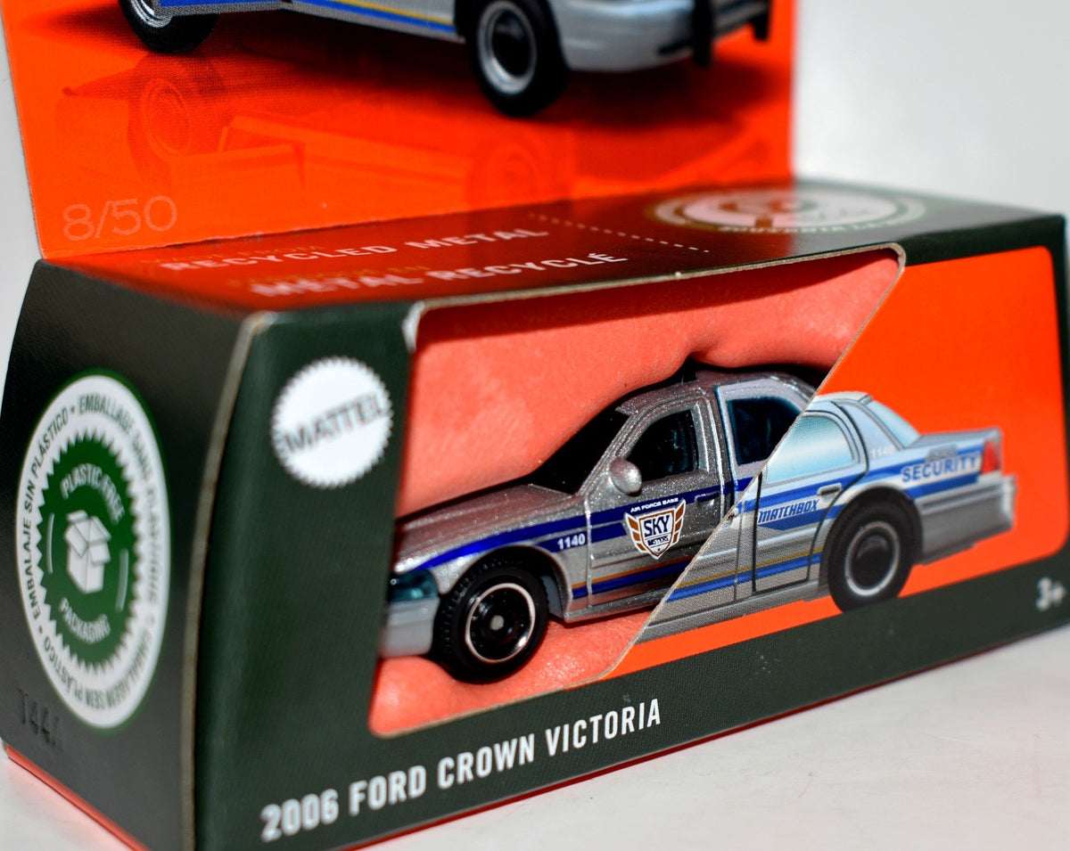 Matchbox - Moving Parts - 2006 Ford Crown Victoria Airport Security Police Car