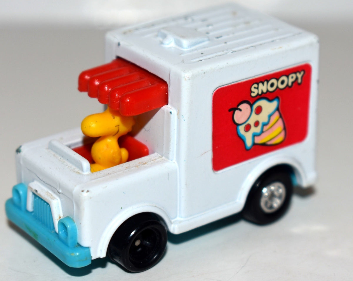 Aviva Hasbro - Peanuts - Snoopy and Woodstock Ice Cream Truck