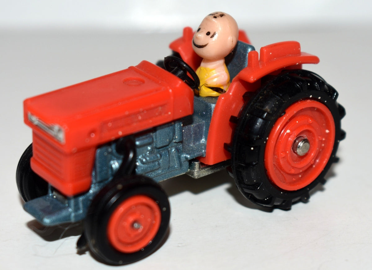 Aviva Hasbro - No C10 - Peanuts -  Charlie Brown Farm Tractor