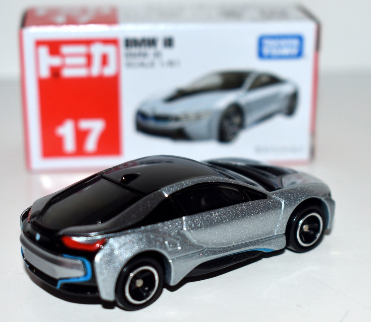 TOMY - 17 - BMW i8 Hybrid
