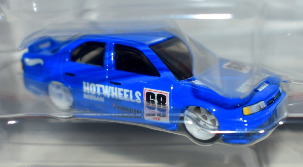 Hot Wheels Premium -  Nissan Racing Set - 1994 Nissan Primera & Nissan R390 GT1