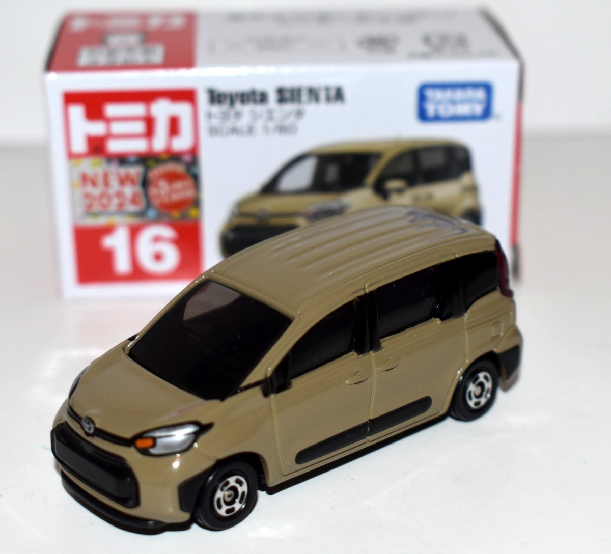 Tomica - 16 - Toyota Sienta MiniVan