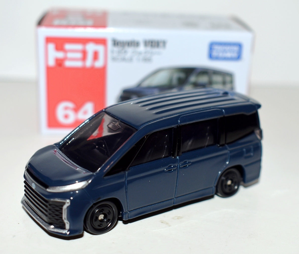 Tomica - 64 - Toyota Voxy MiniVan