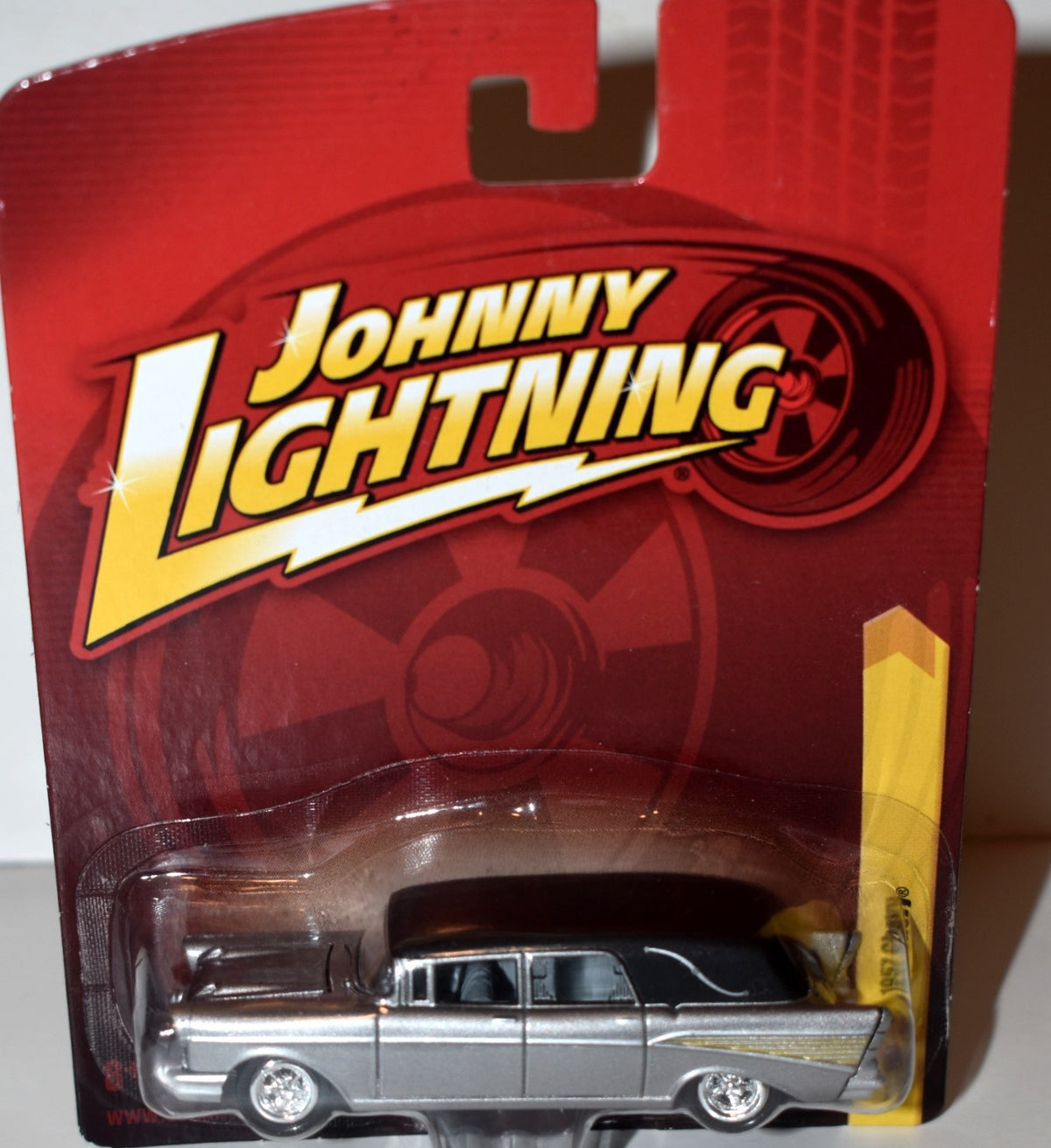 Johnny Lightning Forever 64 - 1957 Chevrolet Ambulance
