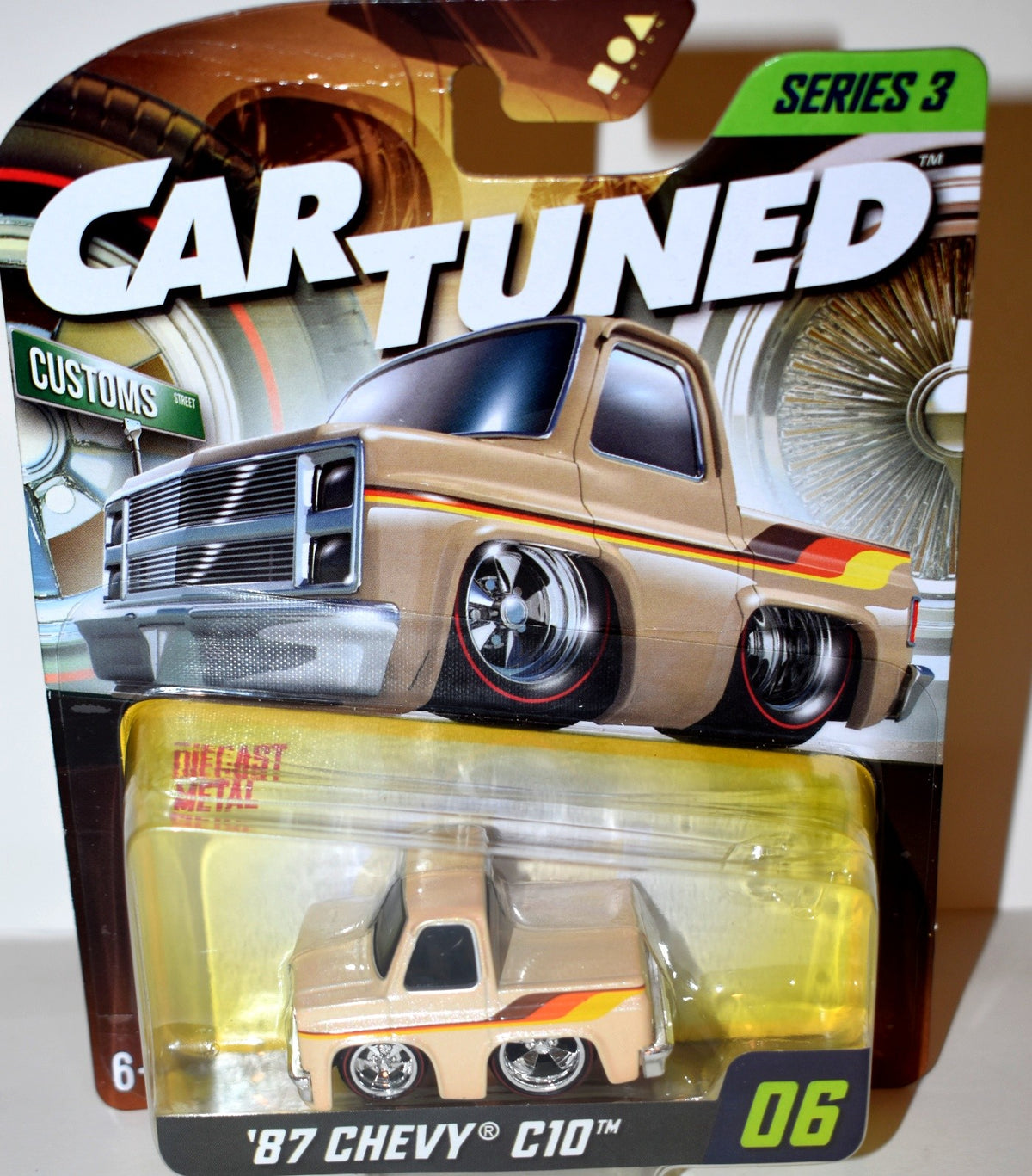 MGA Entertainment - CarTuned - 1987 Chevy C10 Squarebody Pickup Truck
