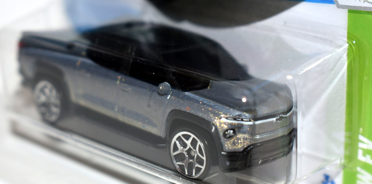 Hot Wheels   Chevrolet Silverado Electric Pickup Truck