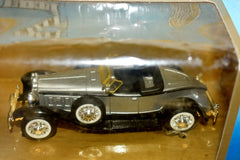 Ertl  Vintage Vehicles - 1930 Packard Boattail Speedster