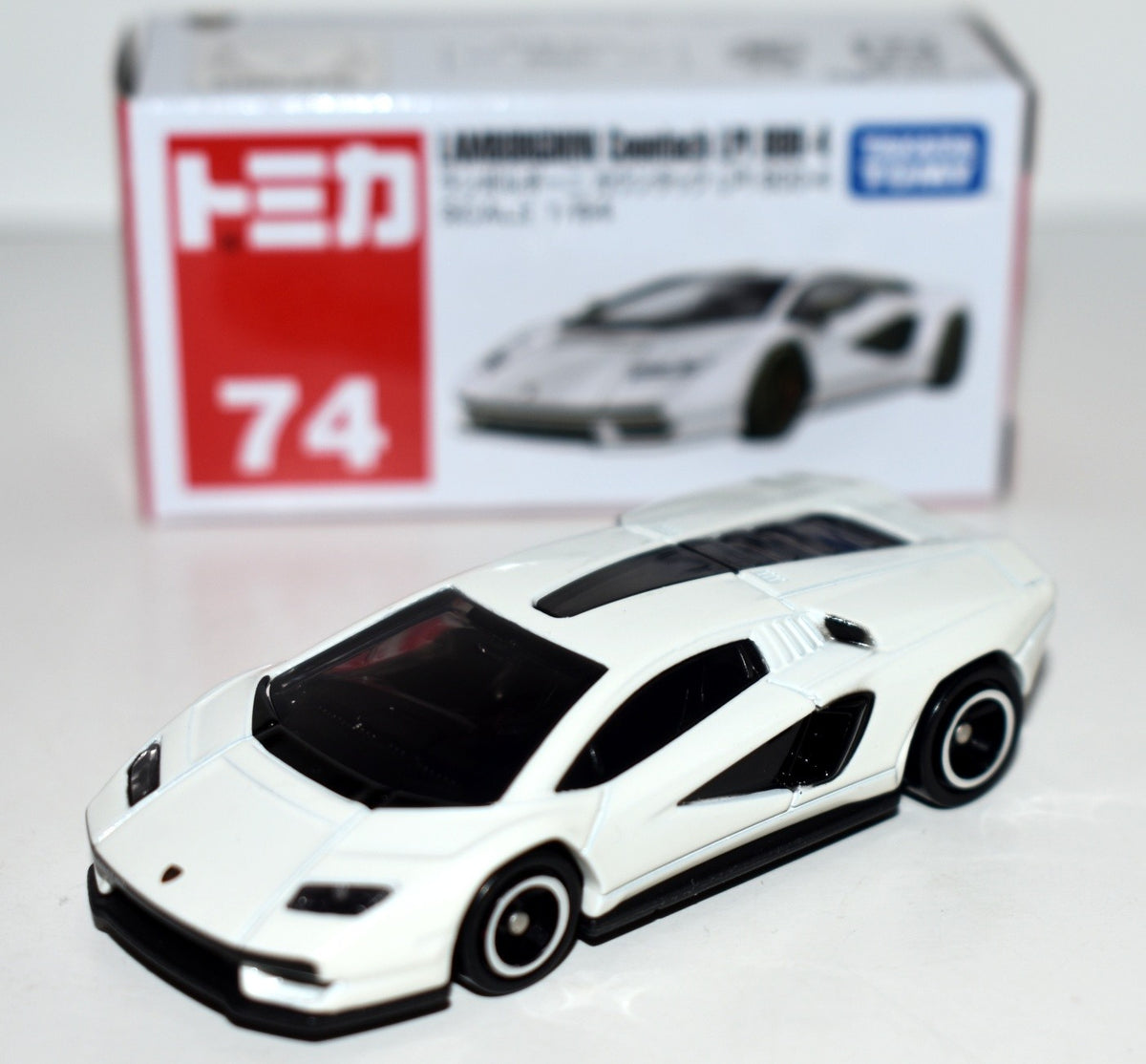 TOMY -  No 74- Lamborghini Countach LPI 800-4