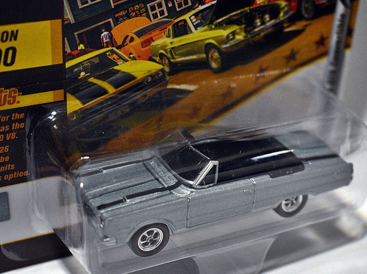 Johnny Lightning Muscle Cars USA - 1967 Plymouth GTX Convertible