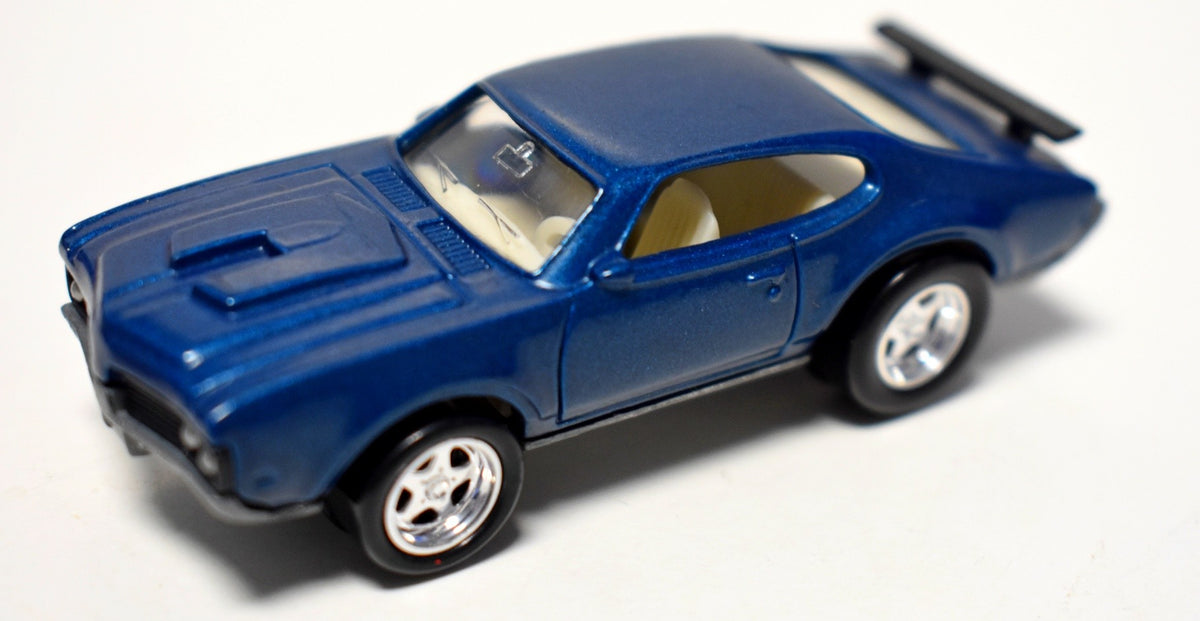 Johnny Lightning Muscle Cars USA - 1969 Oldsmobile 442