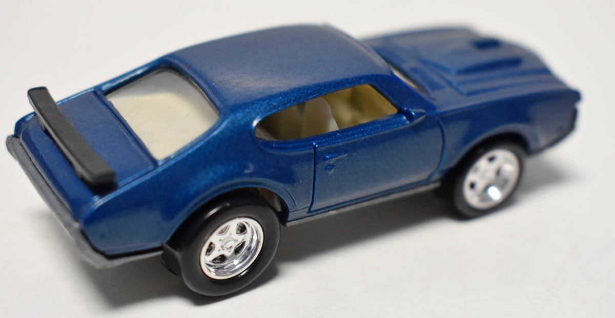 Johnny Lightning Muscle Cars USA - 1969 Oldsmobile 442
