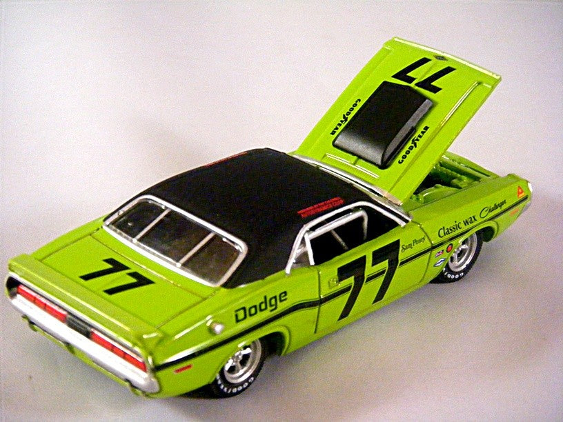 Greenlight Diorama Series - 1970 Dodge Challenger T/A Road Racer