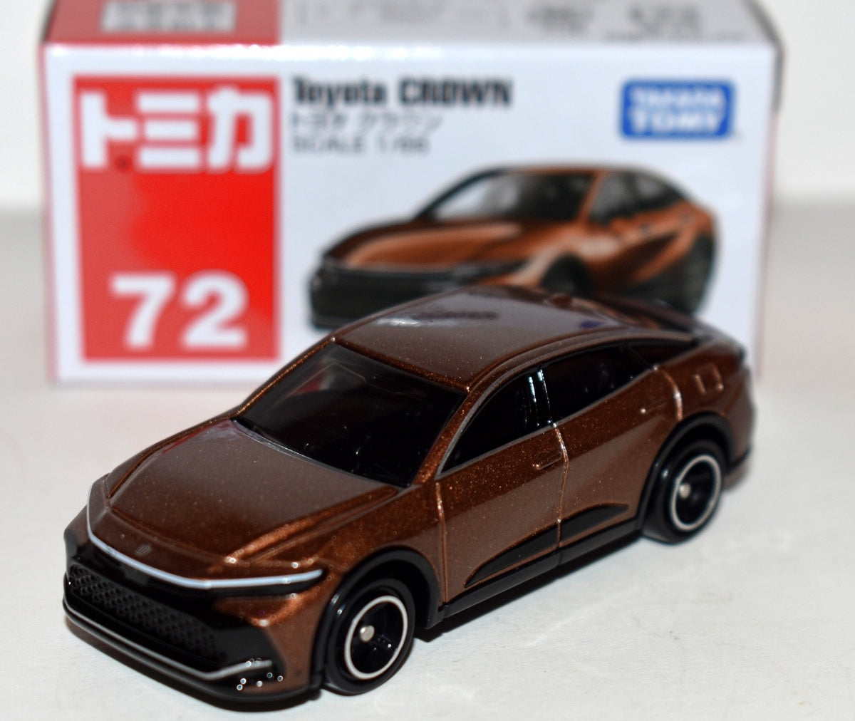 TOMY -  No. 72 Toyota Crown