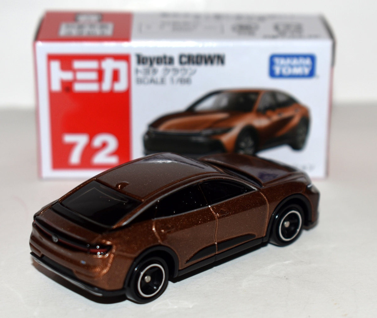 TOMY -  No. 72 Toyota Crown