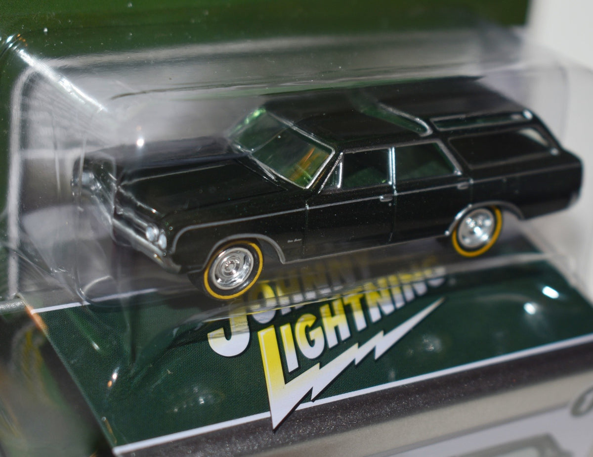 Johnny Lightning Pro Collectors Mecum Auctions - 1964 Oldsmobile Vista Cruiser