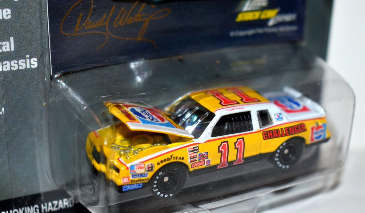 Johnny Lightning Stock Car Legends - Darrell Waltrip Pepsi Challenger 1983 Chevrolet Monte Carlo