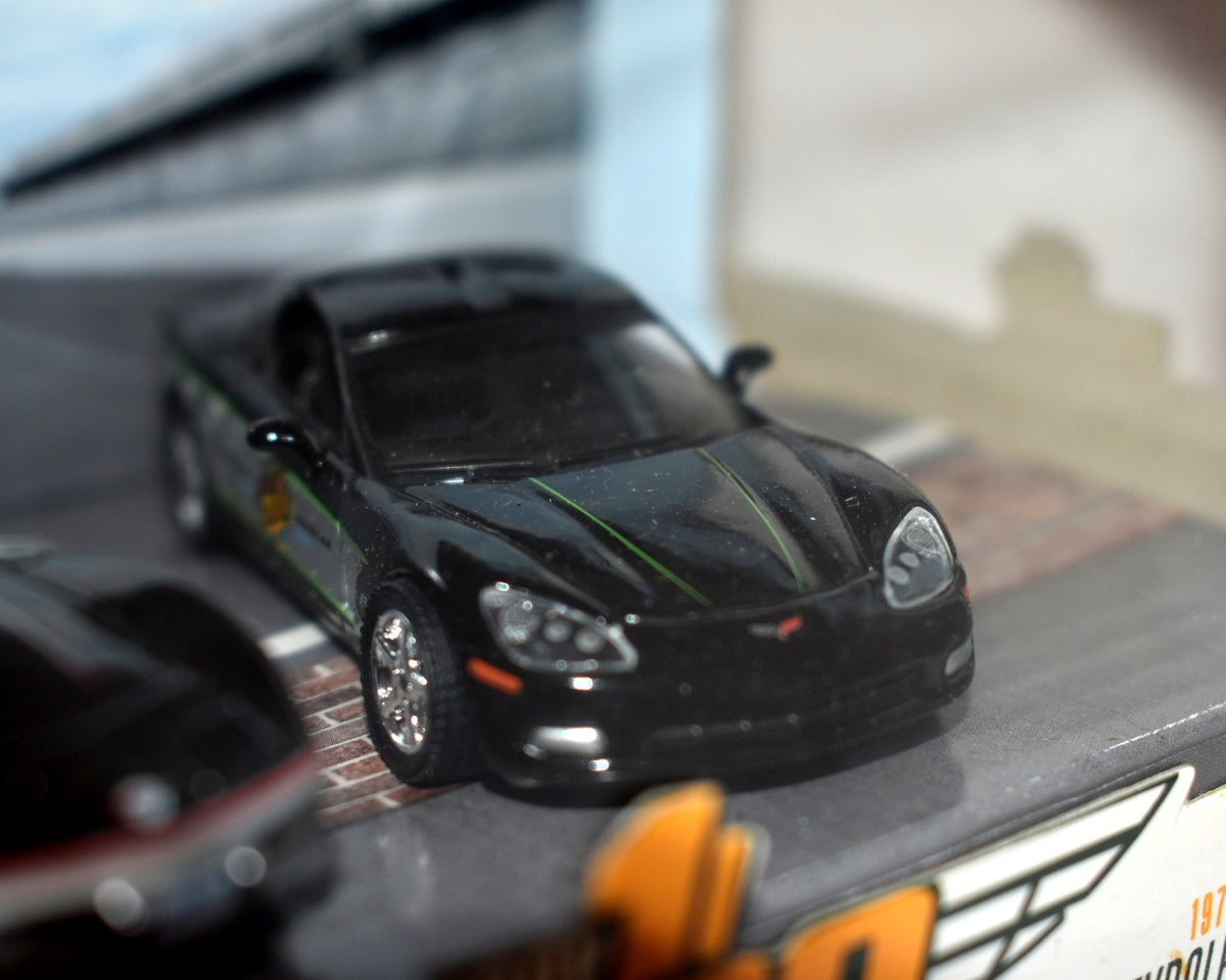 Greenlight - 100th Running-  Indy 500 Corvette Pace Car set