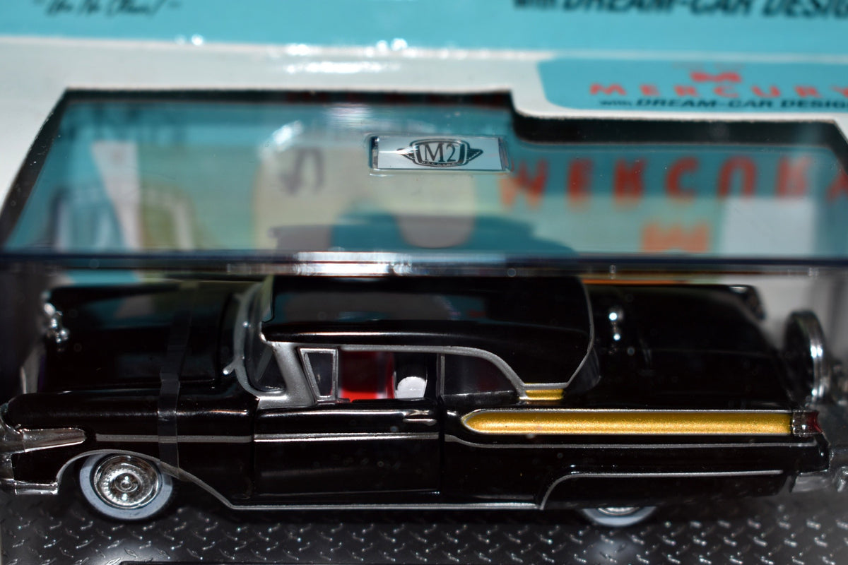 M2 Machines Auto-Thentics - 1957 Mercury Turnpike Cruiser M-335