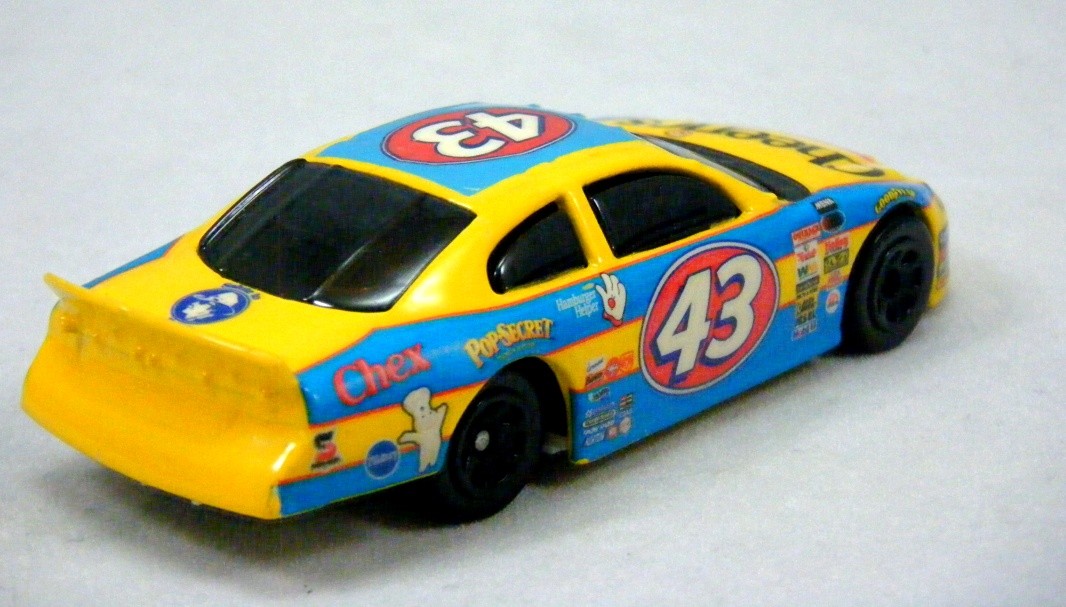 Hot Wheels NASCAR Pro Racing -  2001 Richard Petty Cheerios Dodge Intrepid