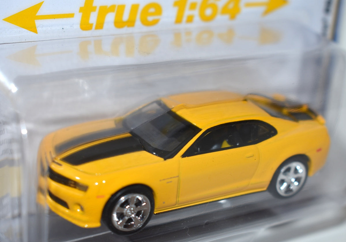 Auto World: 2010 Chevrolet Camaro RS/SS Coupe