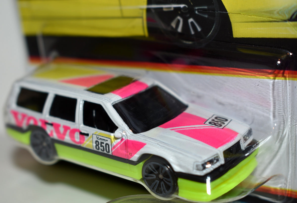 Hot Wheels Neon Speeders - Volvo 850 Estate