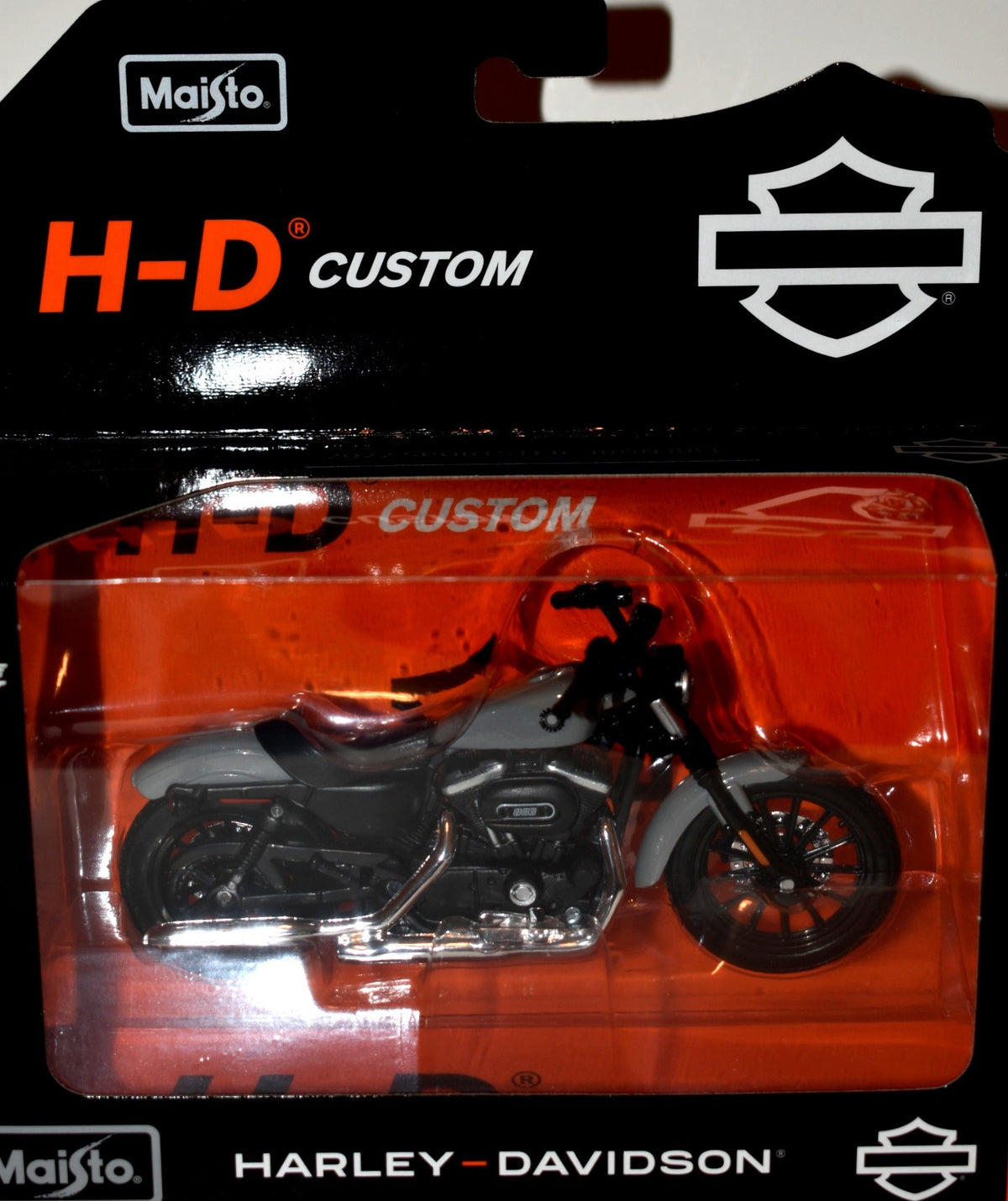 Maisto Harley Davidson  - 2022 Sportster Iron 833