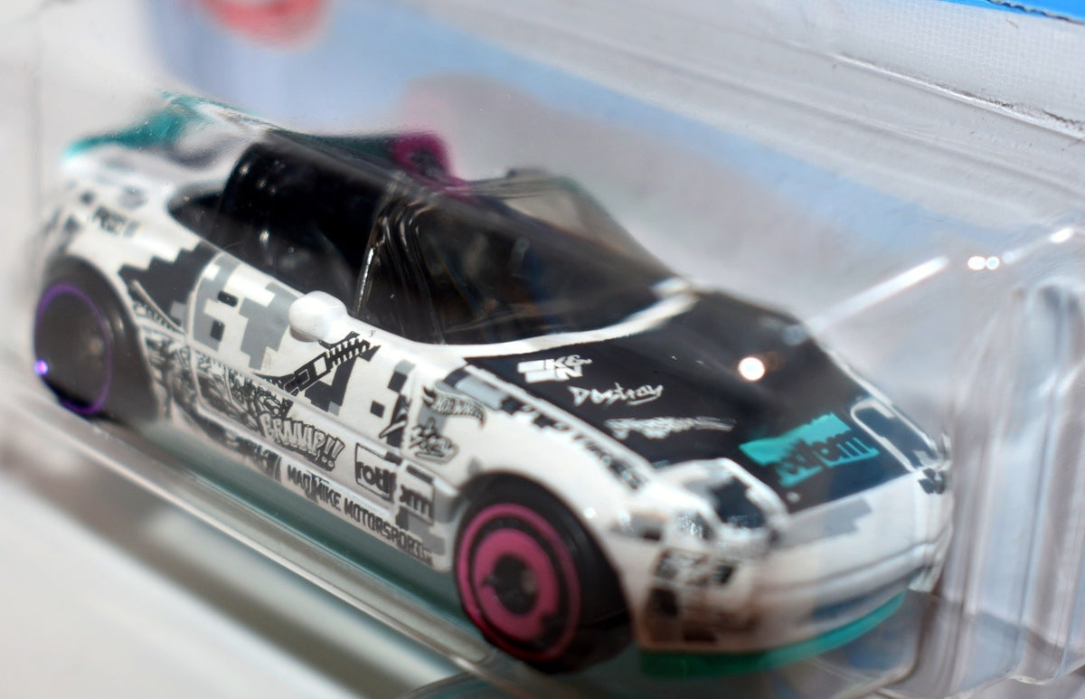 Hot Wheels - Mad Mike Mazda MX-5 Miata 