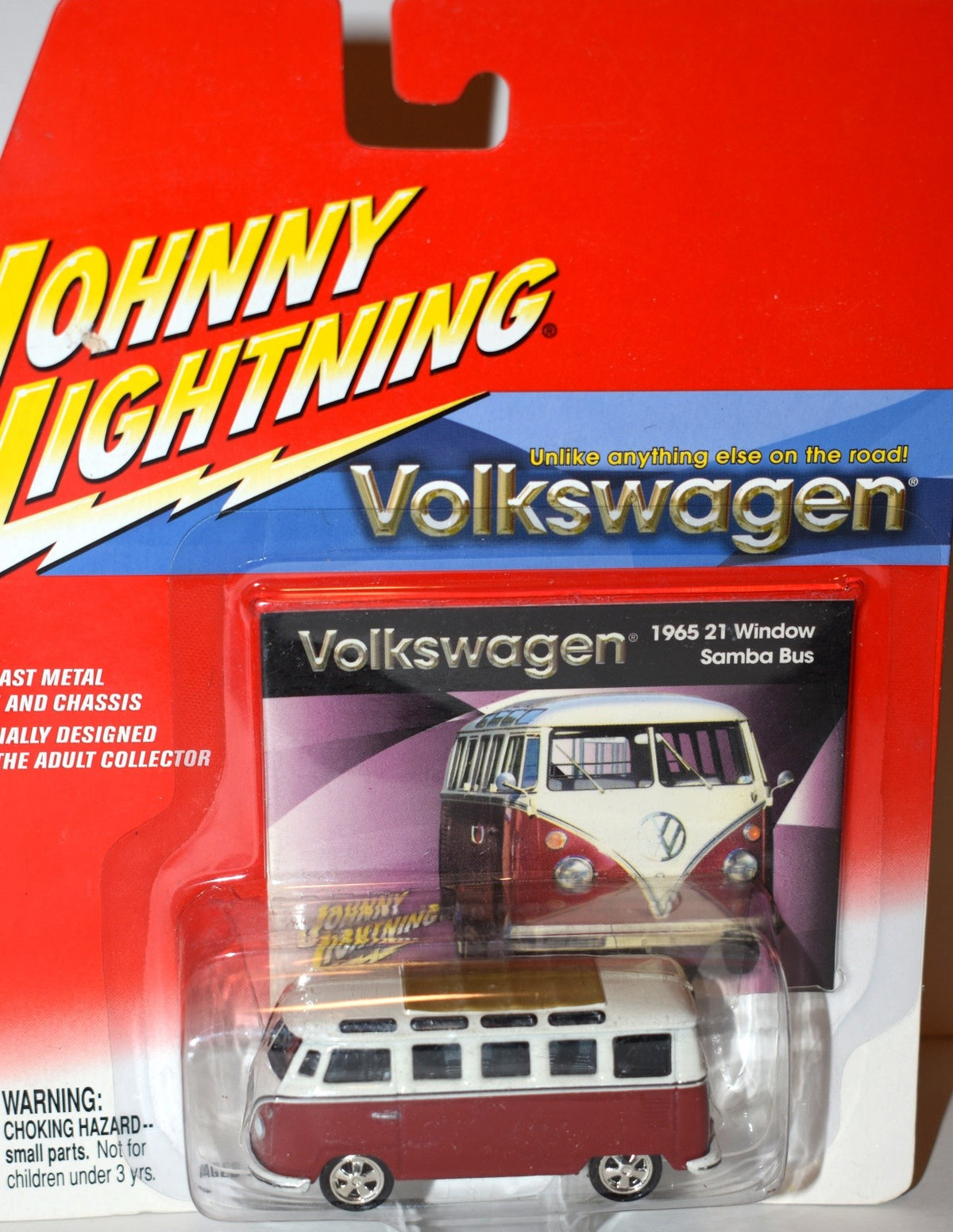 Johnny Lightning - 1965 Volkswagen 21 Window Samba Bus