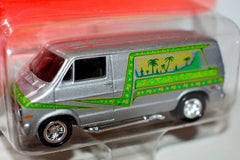 Johnny Lightning 1976 D 150 Dodge Van