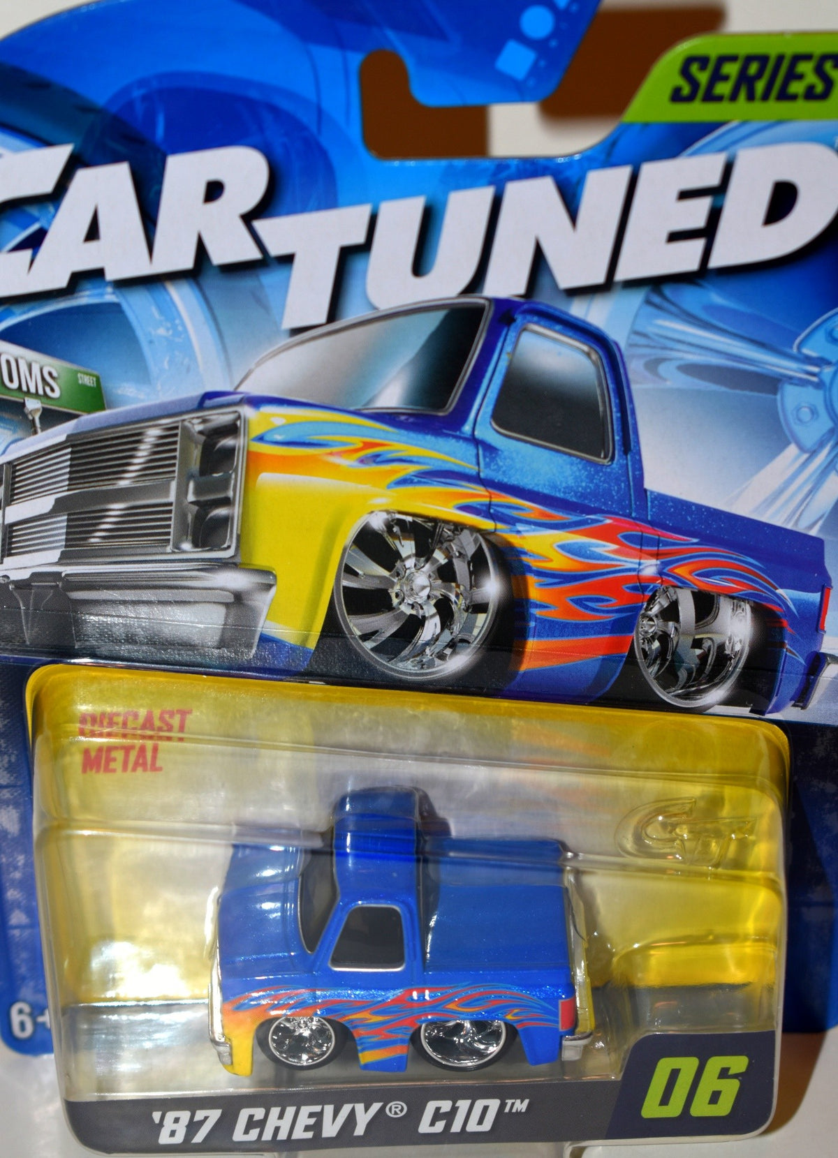 MGA Entertainment - CarTuned - 1987 Chevy C10 Squarebody Pickup Truck