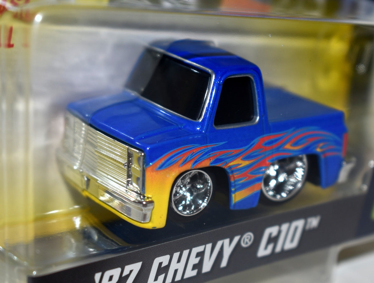 MGA Entertainment - CarTuned - 1987 Chevy C10 Squarebody Pickup Truck