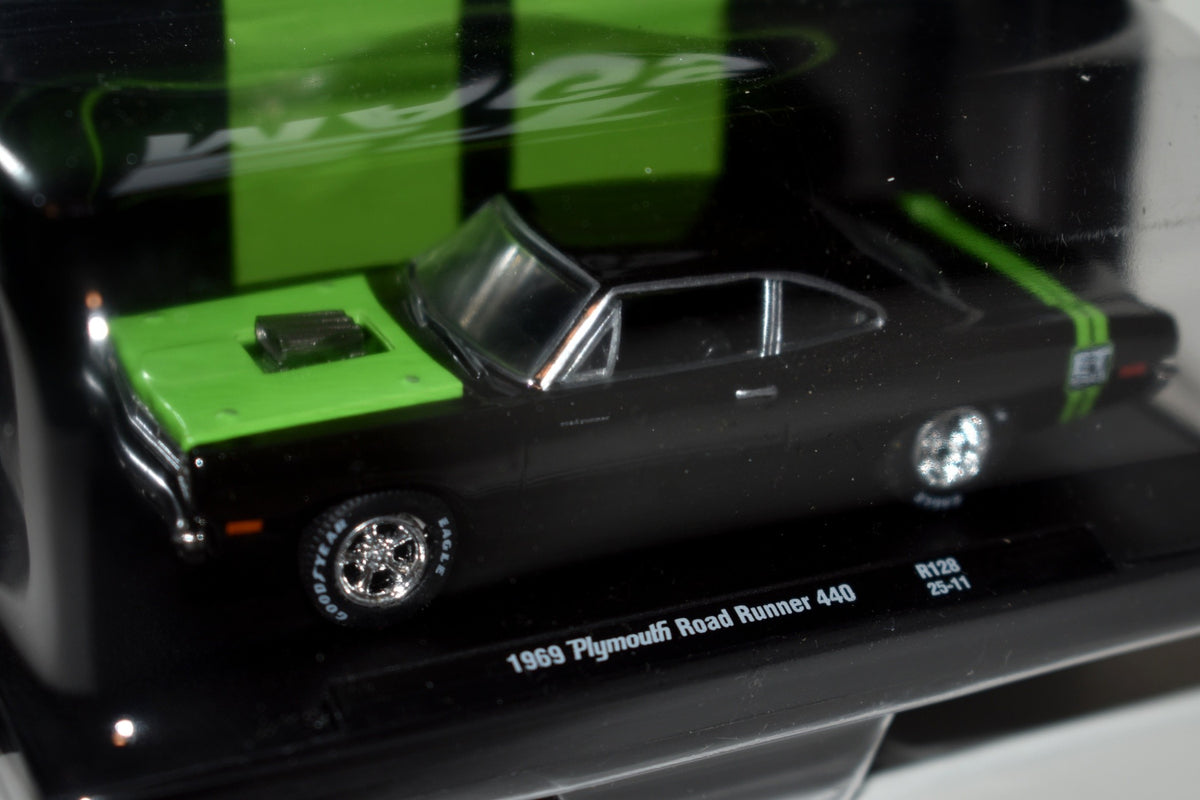 M2 Machines Authentics  - 1969 Plymouth Road Runner 440