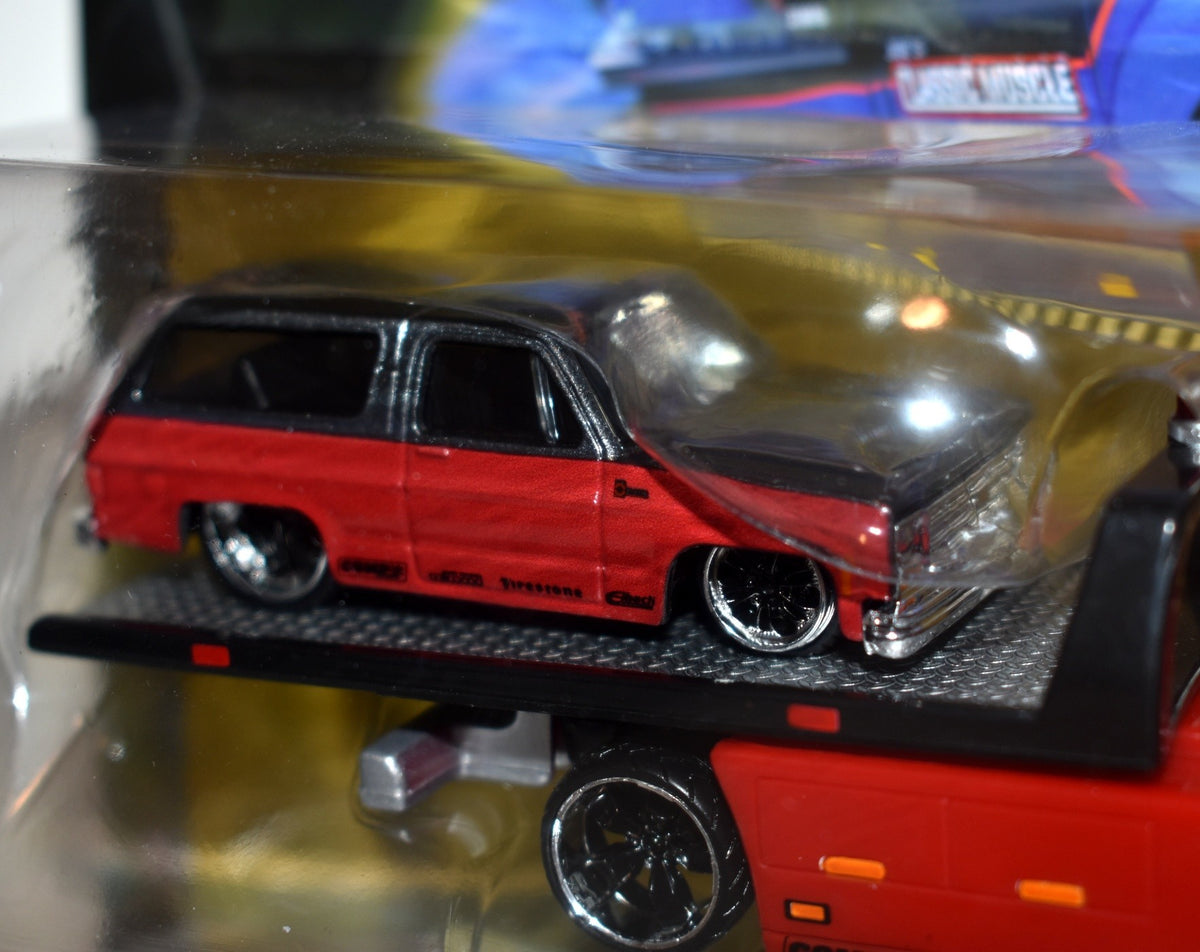 Maisto - Tow & Go - 1979 Chevrolet K5 Blazer and 57 Chevy Flatbed