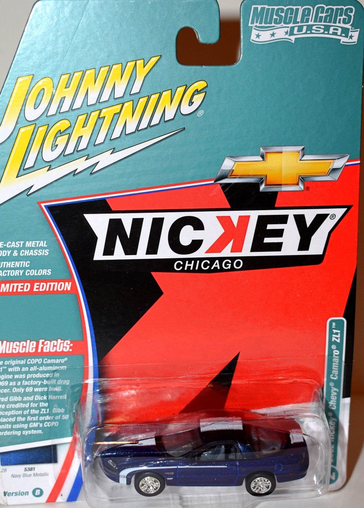 Johnny Lightning Muscle Cars USA - Nickey 2002 Chevy Camaro ZL1 Coupe