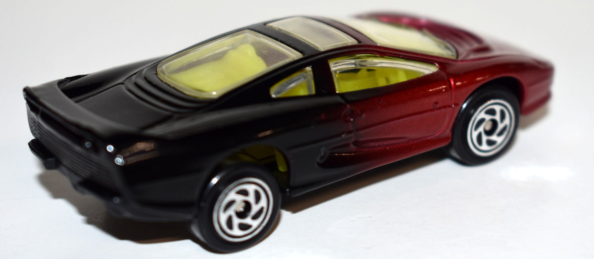 Matchbox Jaguar XJ 220 Union Jack Supercar